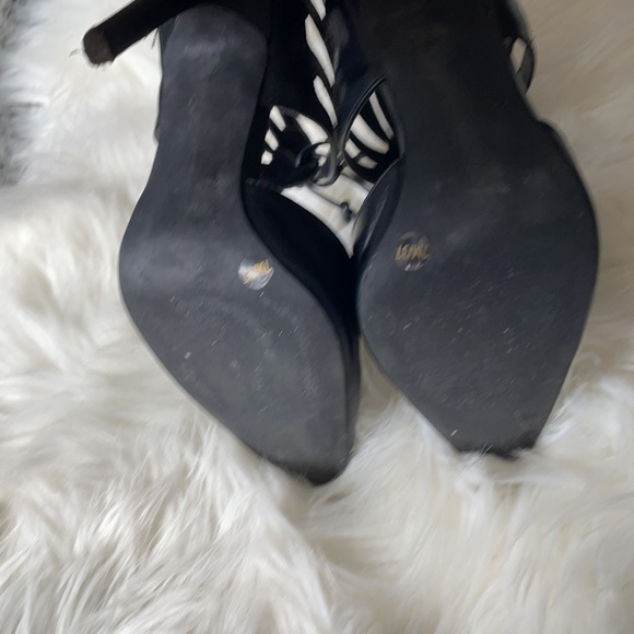 Leather pumps - Picture 4 of 7